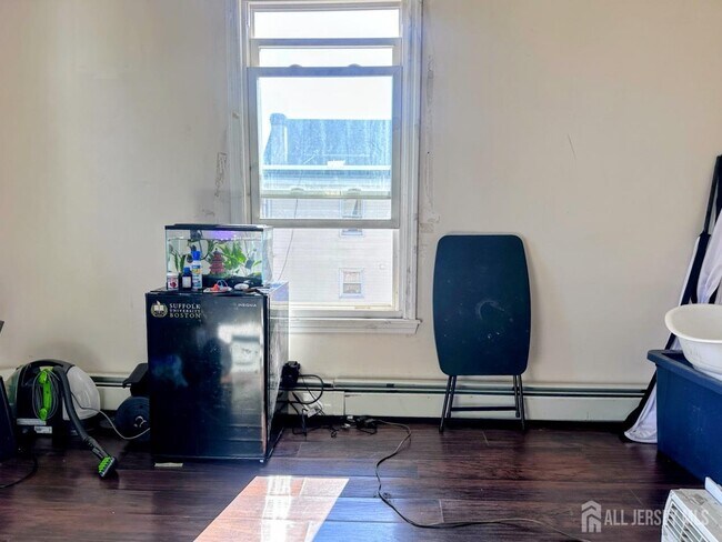 Building Photo - 136 Broad St