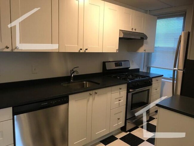 Building Photo - Amazing 2 bed 1 bath in Allston....
