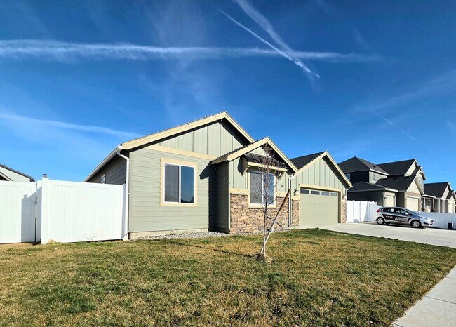 Building Photo - New 4 Bed Rambler | Fenced Yard | 2-car Garage | Move-In Ready House for Rent in Quincy!