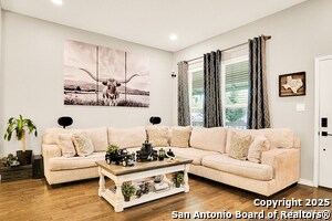 Building Photo - 1038 W Mistletoe Ave