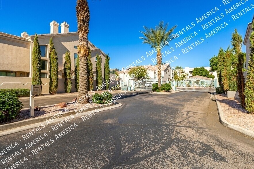 Building Photo - 7550 E Earll Dr