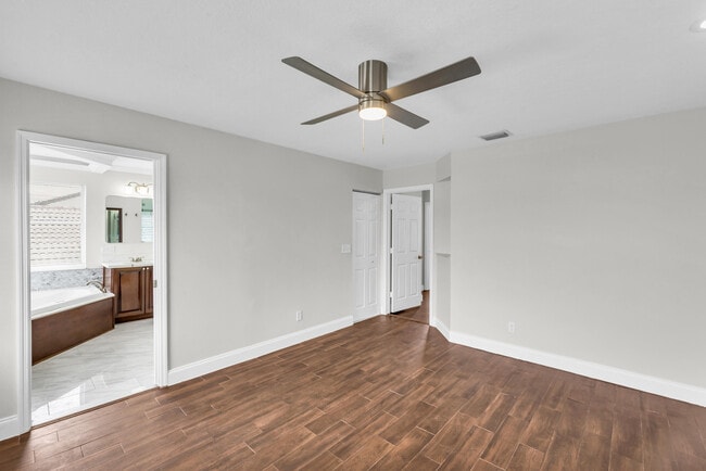 Building Photo - 491 SW 182nd Way