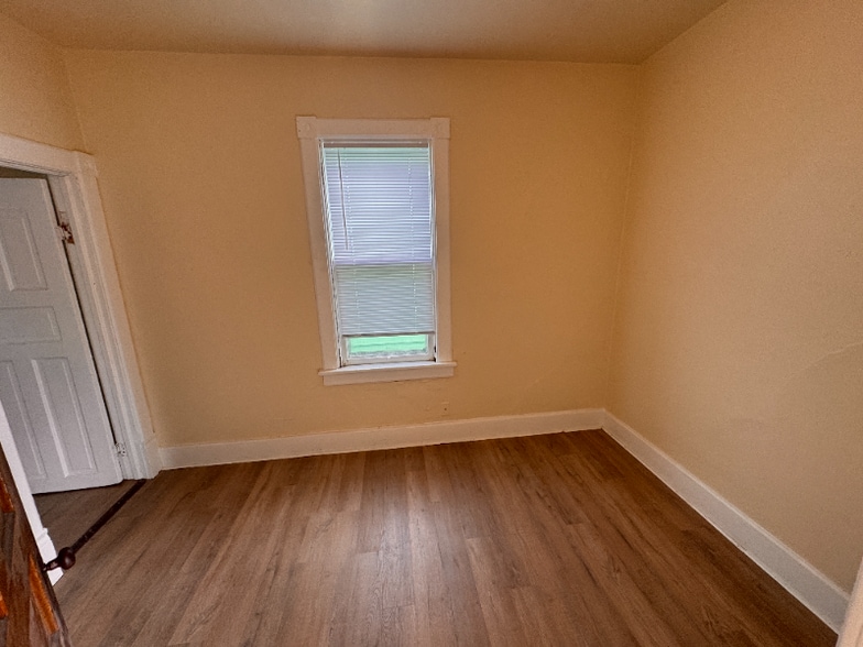 Building Photo - 2006 W Lincoln Ave