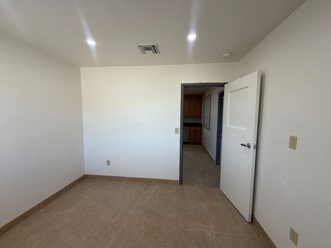 Building Photo - 1741 N 6th Ave