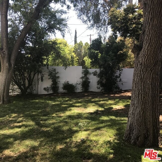 Building Photo - 6721 Melba Ave