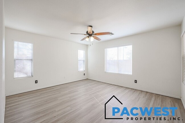 Building Photo - Desirable Coldwater Springs Neighborhood!