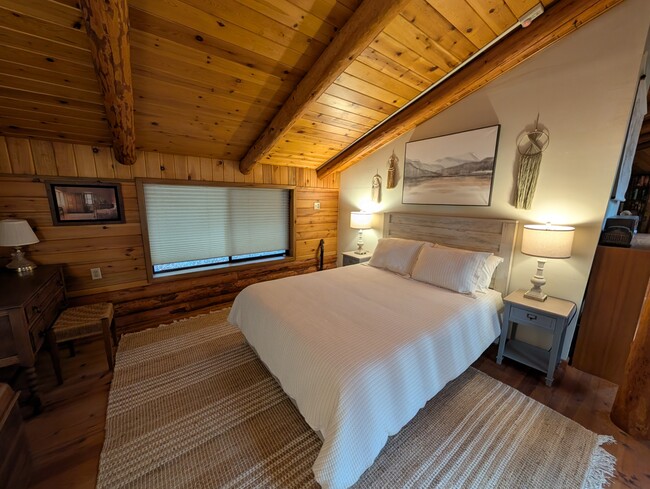 Building Photo - 7312 E Evans Creek Rd