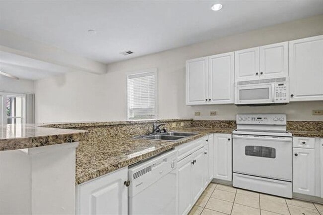 Building Photo - BEAUTIFUL 3BD, 2BA condo in World Tour