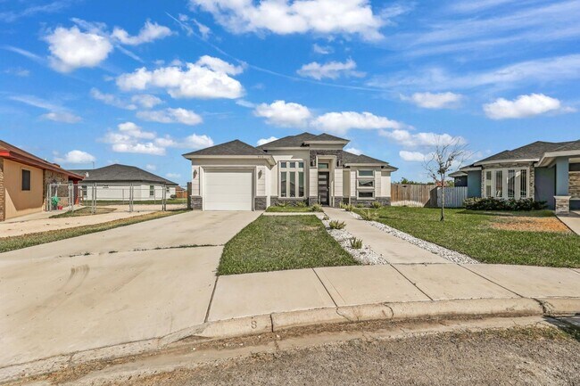 Building Photo - SPACIOUS 3 BEDROOM HOME IN HIDALGO!