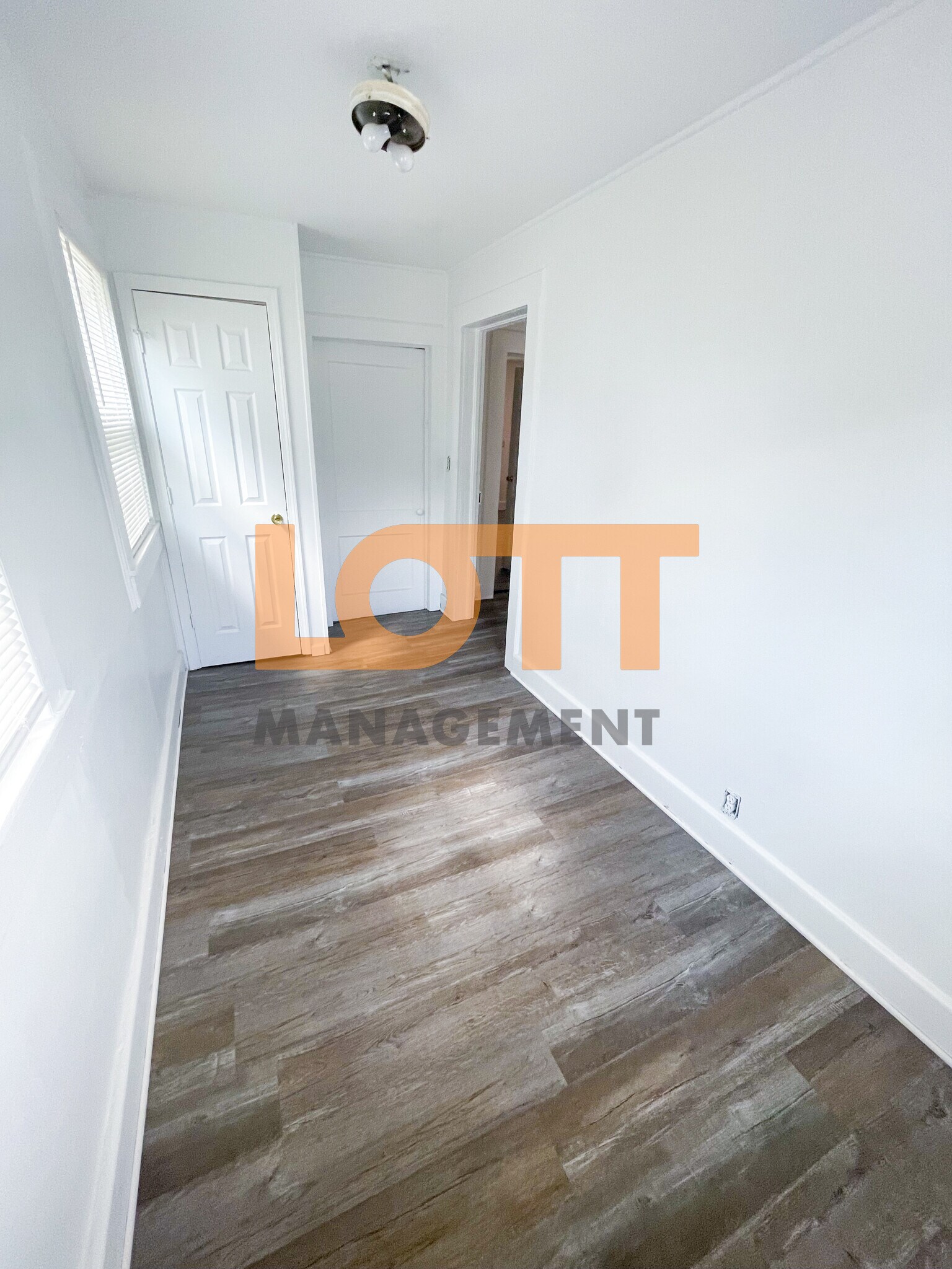 Building Photo - 276 Moore St