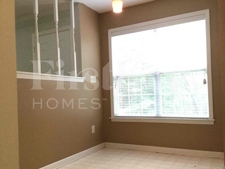 Building Photo - 8102 Kingston Dr