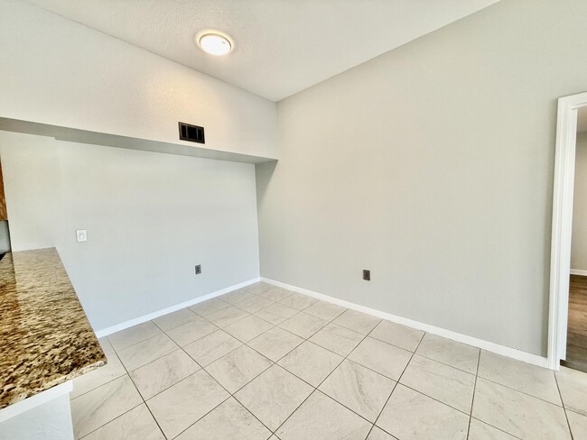 Building Photo - 271 SW Palm Dr