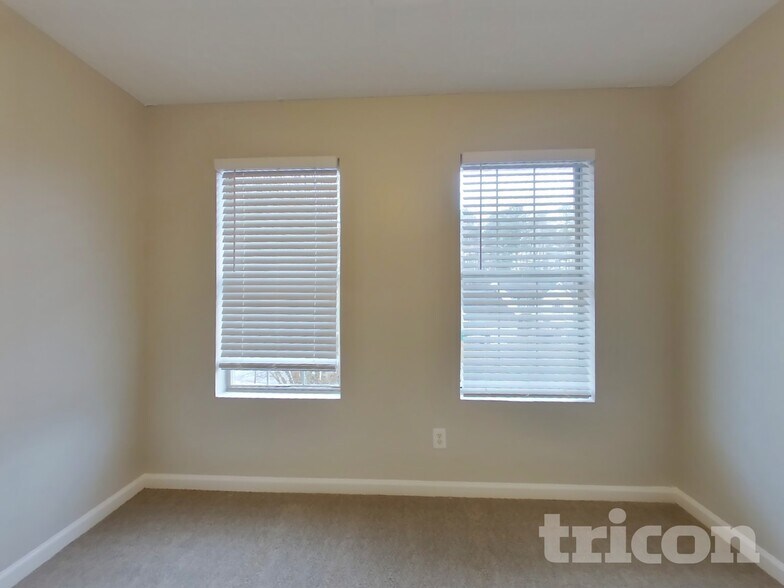 Building Photo - 1008 Carriage Trace Cir