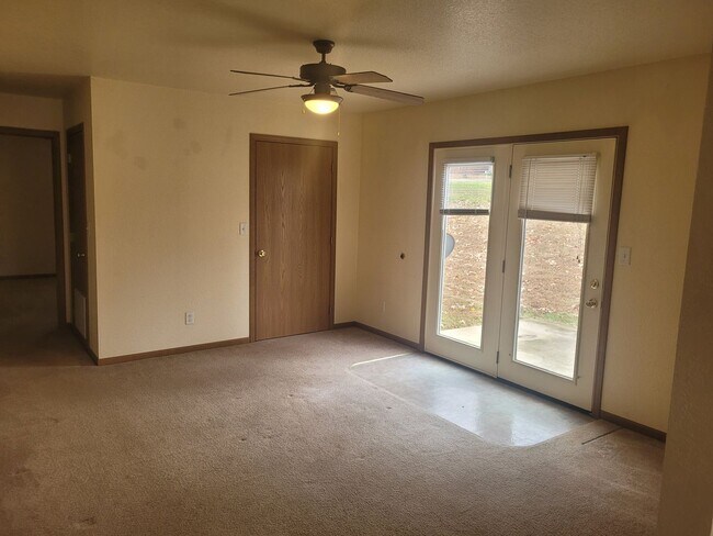 Building Photo - 16880 Huntington Ln