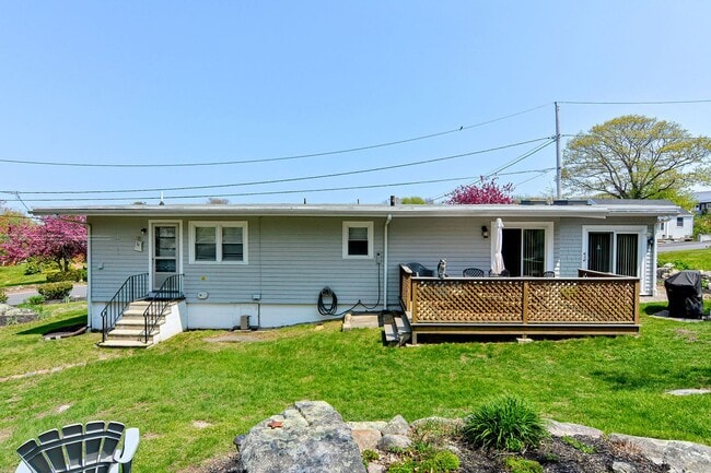 Building Photo - WINTER RENTAL: Two Beaches Cottage