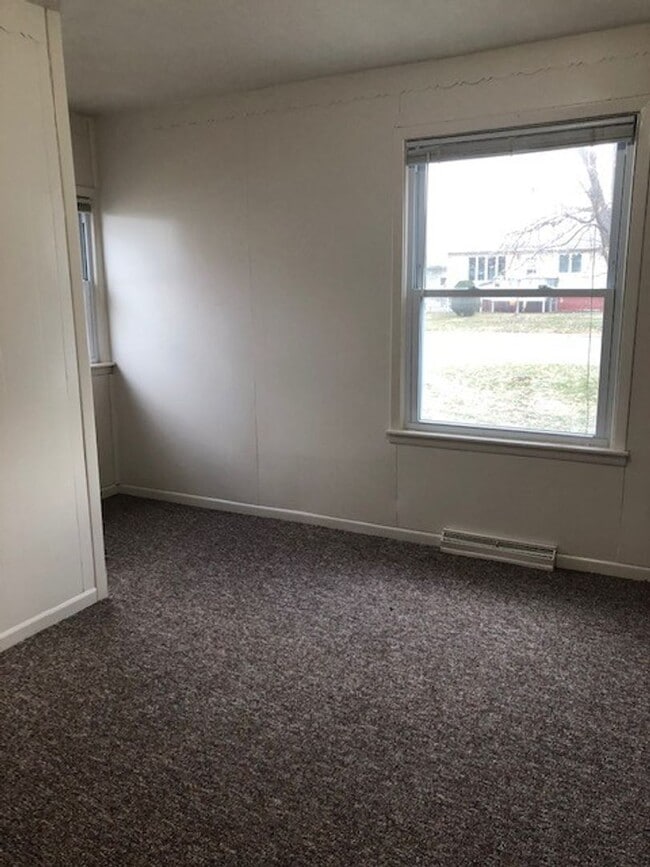 Building Photo - 3 Bedrooms, 1 Bathroom Duplex Lower Level in Brainerd, MN
