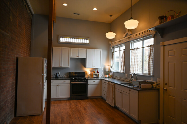 Shared Kitchen - 724 N 700 E