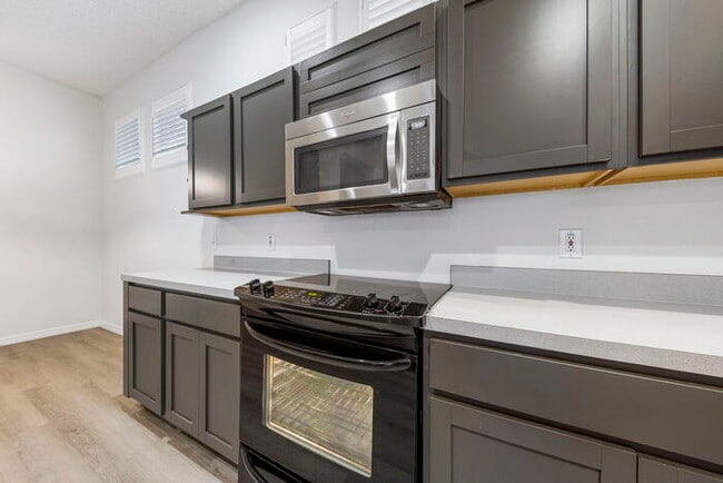 Building Photo - Centrally Located in Celebration Village