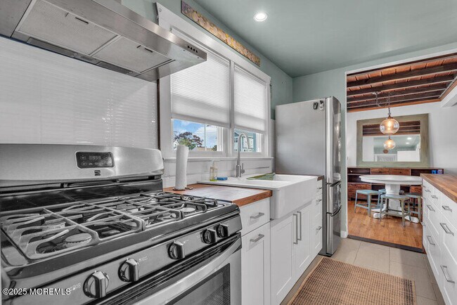 Building Photo - 228 Fischer Blvd