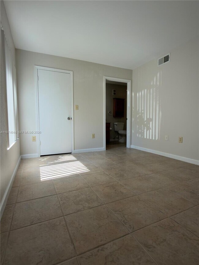 Building Photo - 2647 NW 33rd St