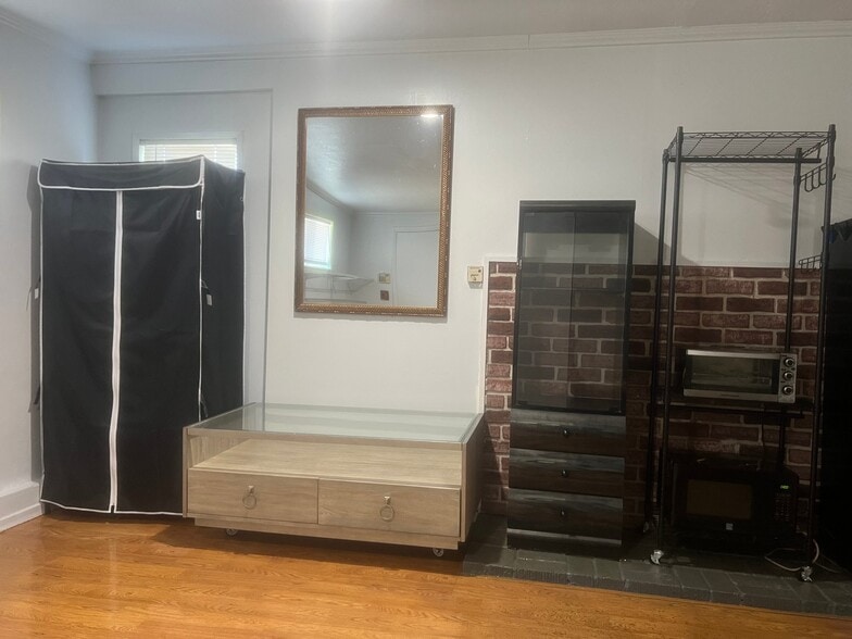 Building Photo - 16405 NE 12th St