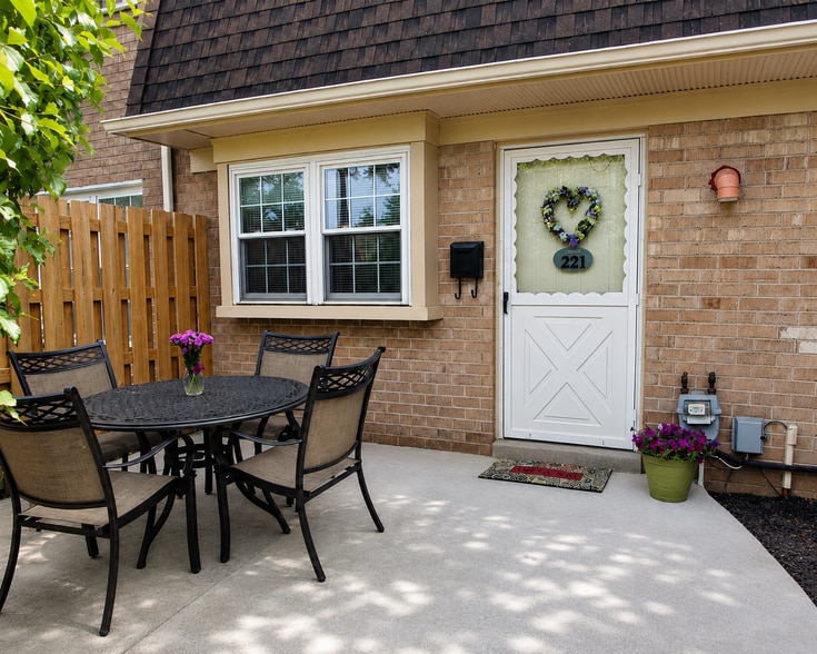 Building Photo - 221 Arbour Ct