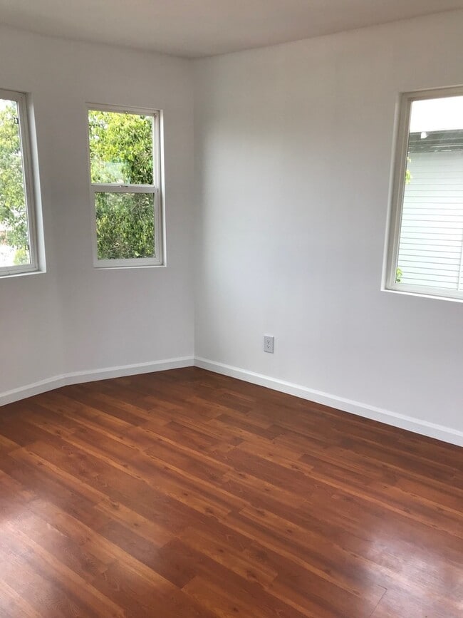 Building Photo - Spacious Dual-Unit Home in Prime Echo Park Location *Close to Dodger Stadium*
