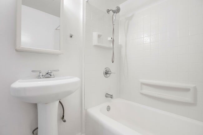 Building Photo - Cozy & Efficient 1 Bed/1 Bath in Carrboro