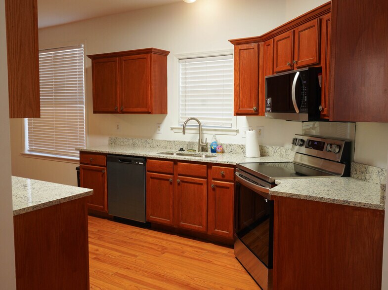 Kitchen - 1229 Misty Isle Dr