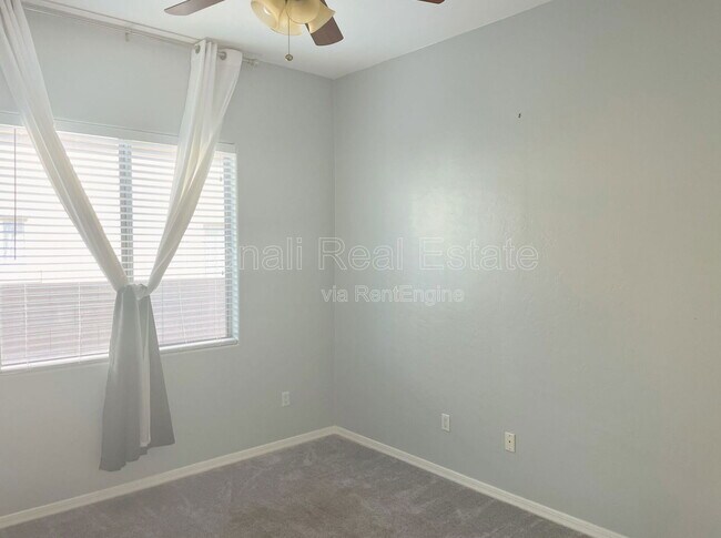 Building Photo - 8069 N Painted Feather Dr