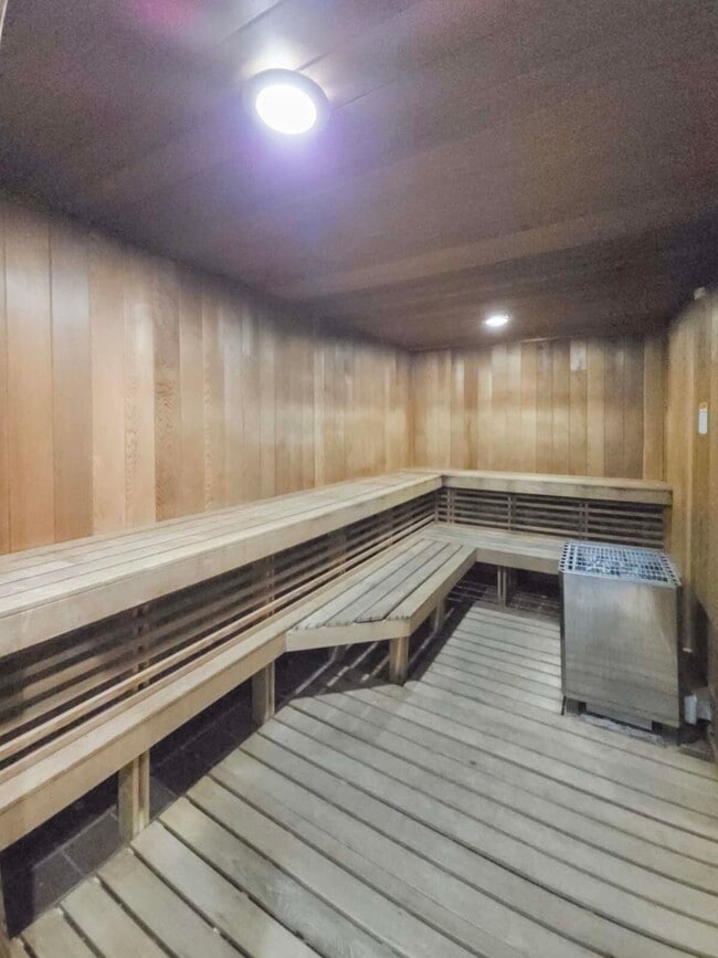 Building Photo - 5058 Glenville Dr