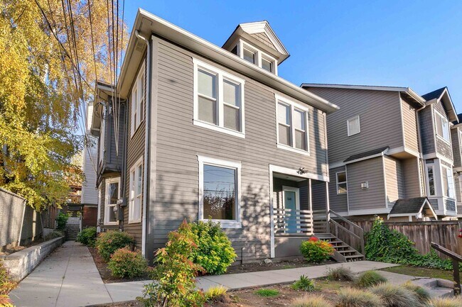 Building Photo - Top-Floor 3bed/1bath Duplex Unit in Cherry Hill!