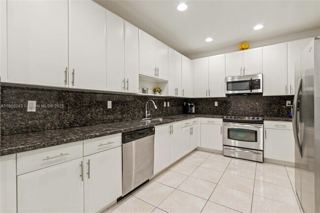 Building Photo - 482 SW 147th Ave