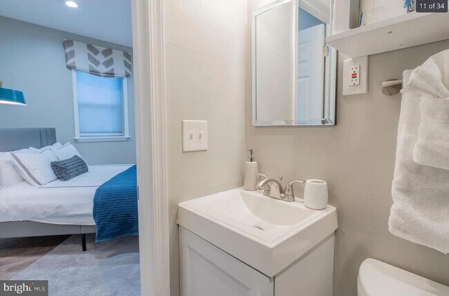 Building Photo - 3221 Noble St