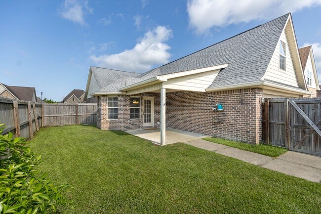 Building Photo - 515 Palm Breeze Dr