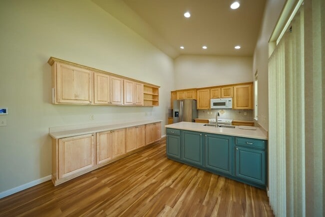 Building Photo - 716 N Vercler Rd