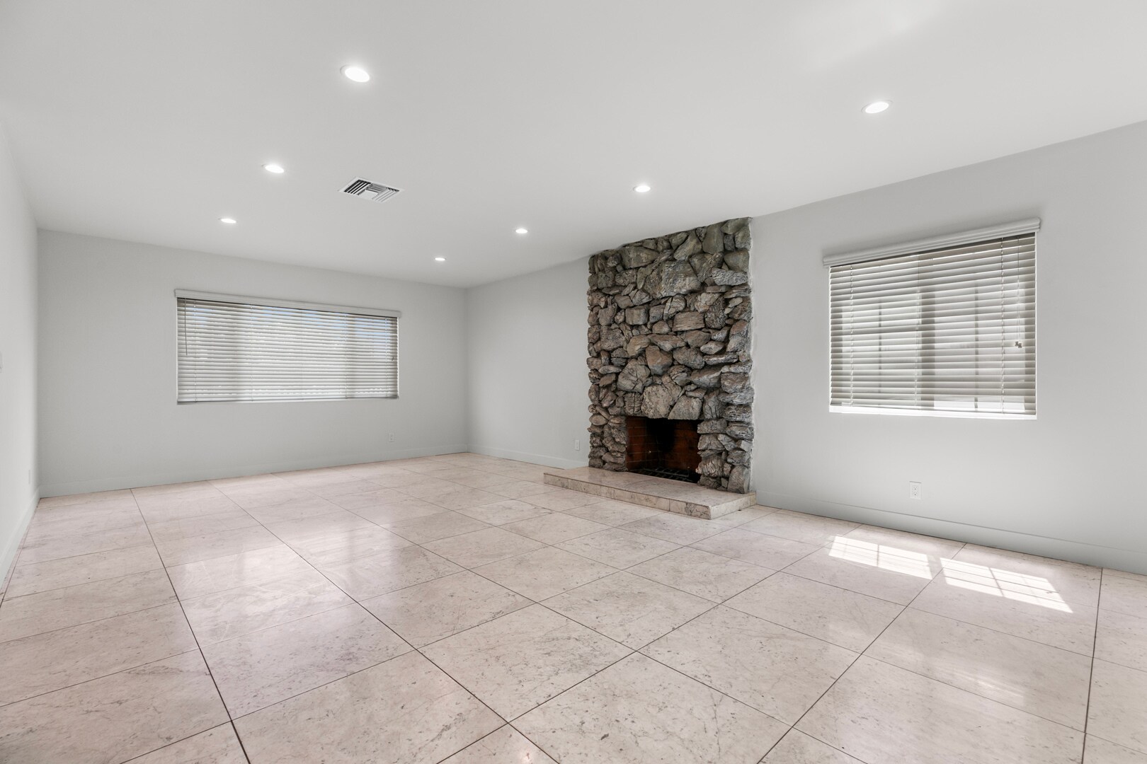 Building Photo - 15419 Valerio St