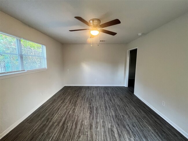 Building Photo - 7418 Saunders Rd