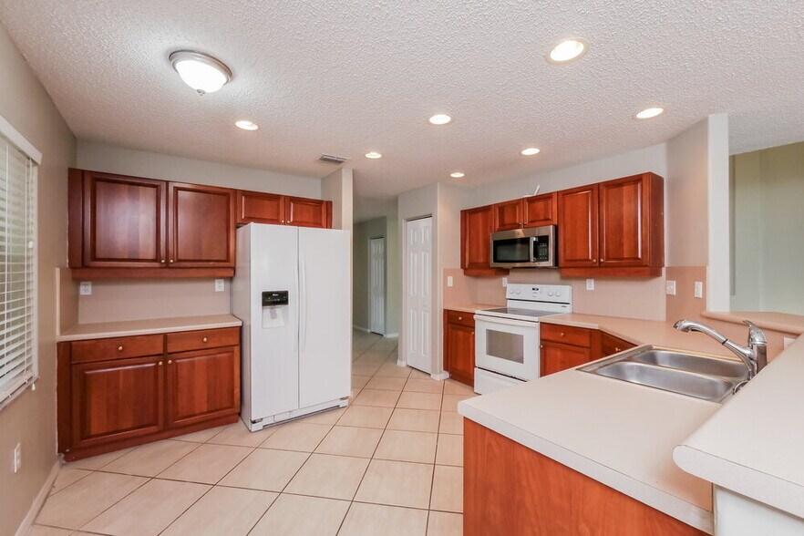 Building Photo - 5219 NW 117th Ave