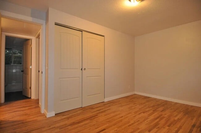 Building Photo - Completely renovated 4 bedroom in Kent!