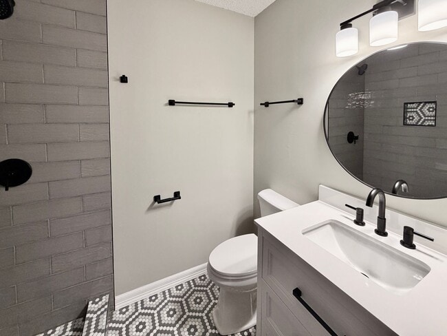 Building Photo - Newly Remodeled 3/2 Jenks Home