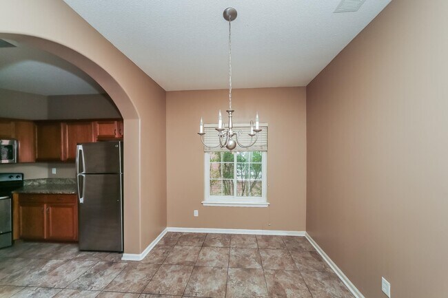 Building Photo - 10085 Woodland Hills Dr