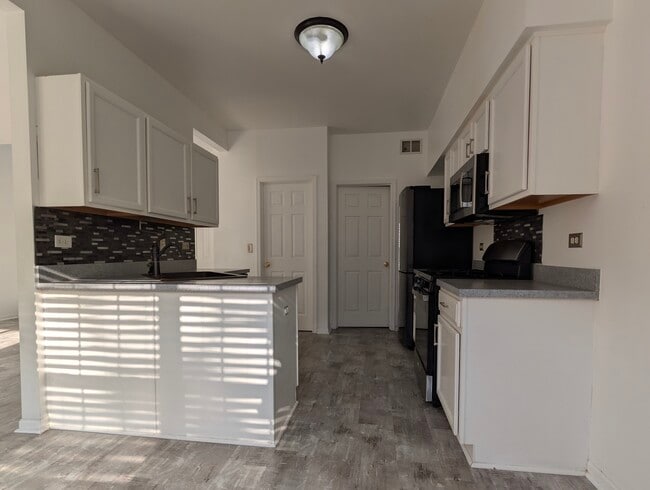 Building Photo - 2551 Oak Tree Ln