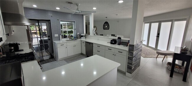 Building Photo - 2681 NE 9th Ct