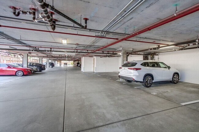 Building Photo - Steps From The Beach w/ All Utilities Included Available Jan - May 2025