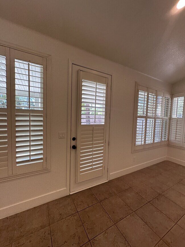 Building Photo - 8317 San Ramon Dr