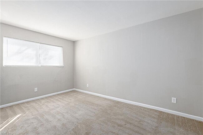 Building Photo - 1226 Little Bay Ave