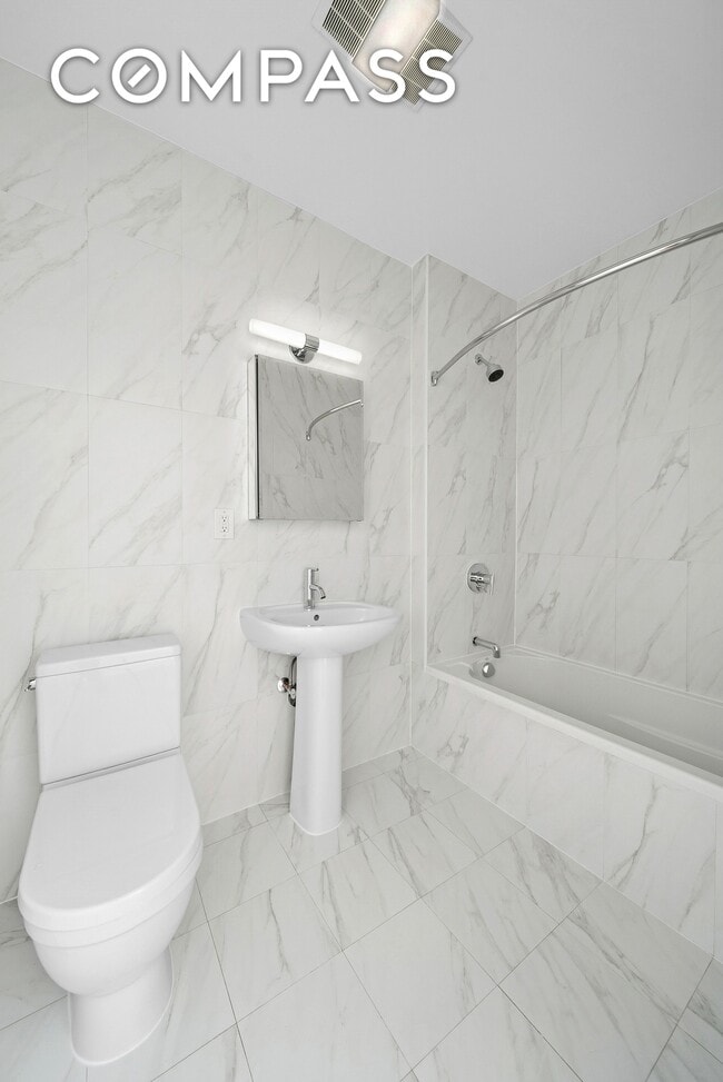 Building Photo - Harlem Penthouse for rent!