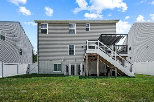 Building Photo - Like new Home!