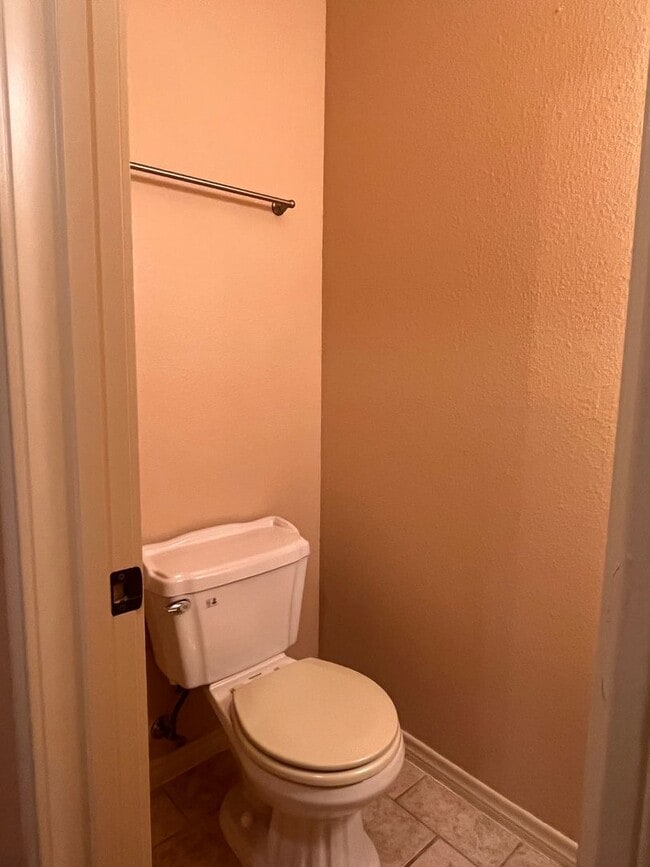 Building Photo - Gated Entry 5 bedroom, 3.5 Bath Home on 16...